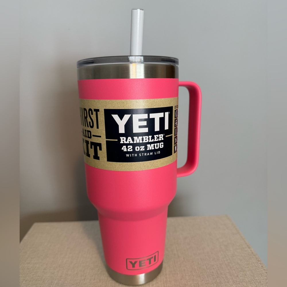 YETI Rambler 42 oz Mug with Straw Lid - Vibrant Pink
